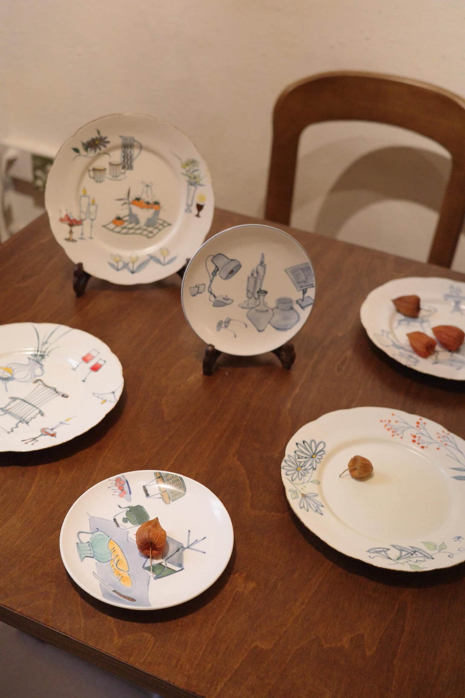 Leisurely Picnic Hand-Painted Ceramic Dessert Plate Chi Su
