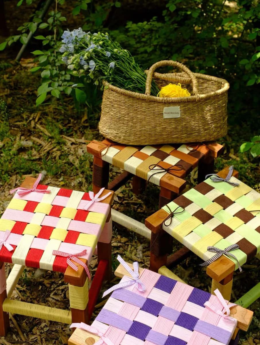 The "Cheers" Collection: BFF Picnic Stools Good Monica