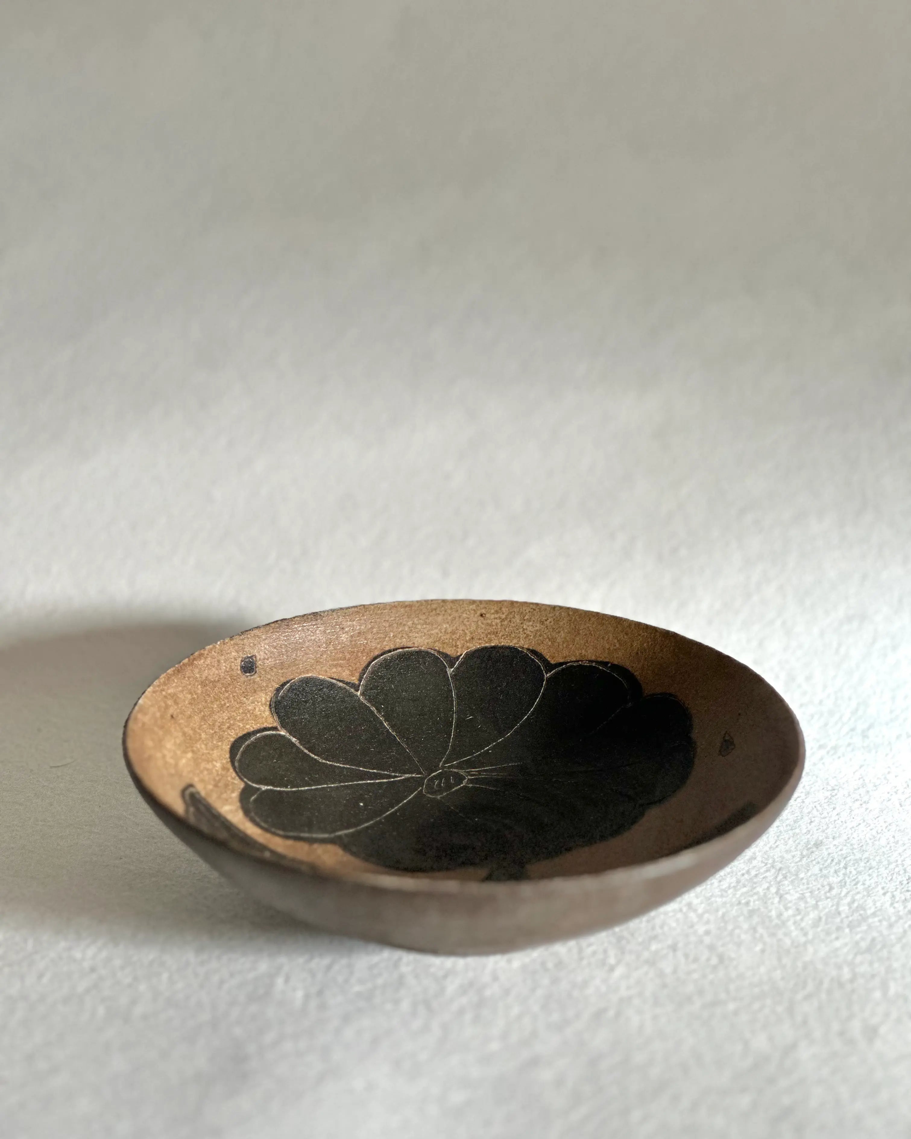 Rustic Stoneware Hand-Painted Plate-Dahlia Stretching Xin Feng Wang