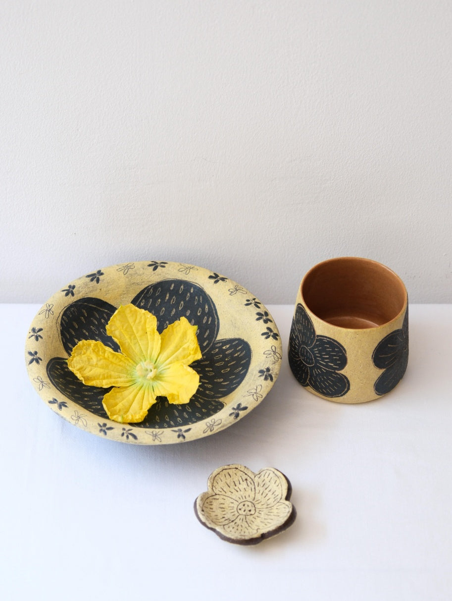 Rustic Stoneware Handmade Plate - Star-Bloom Flower Xin Feng Wang