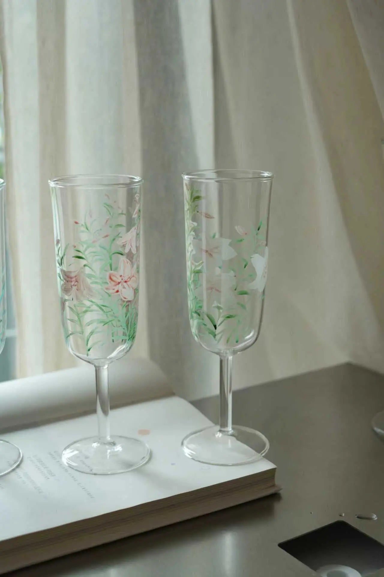 Lily Bloom Stem Glass by ShiYu ShiYu