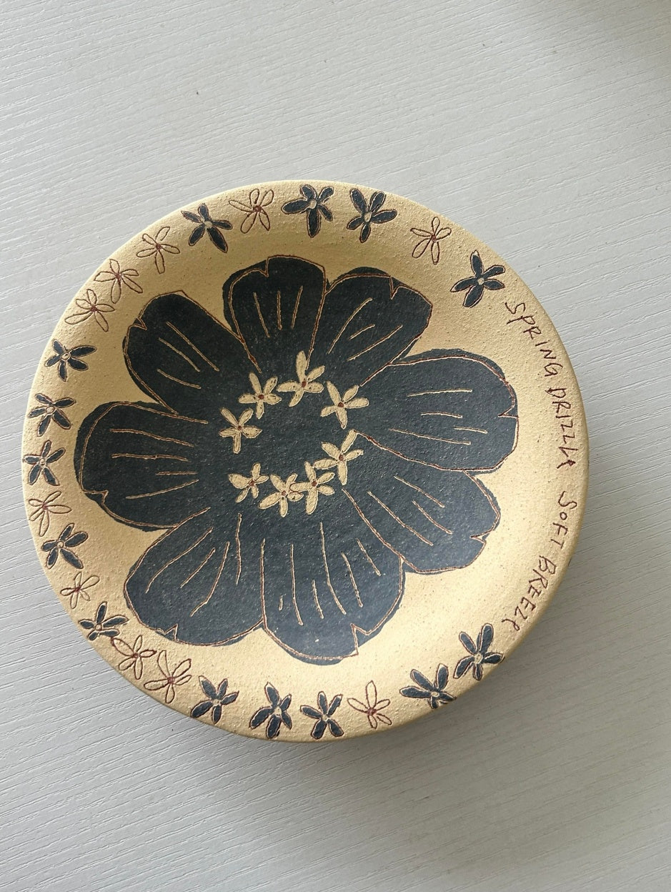 Rustic Stoneware Handmade Plate - Star-Bloom Flower Xin Feng Wang